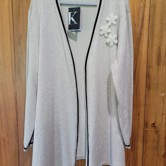 Women's Elegant Cream Cardigan - Picture 3 of 12